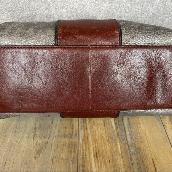 Fossil Shoulder Bag - Picture 2 of 14